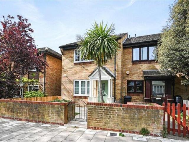 Cottage for sale in Cat Hill, England