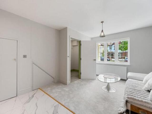 Cottage for sale in Cat Hill
