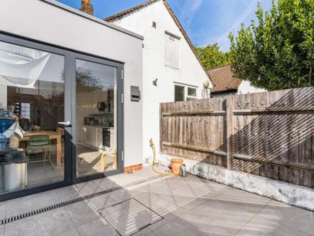 Cottage for sale in Cat Hill