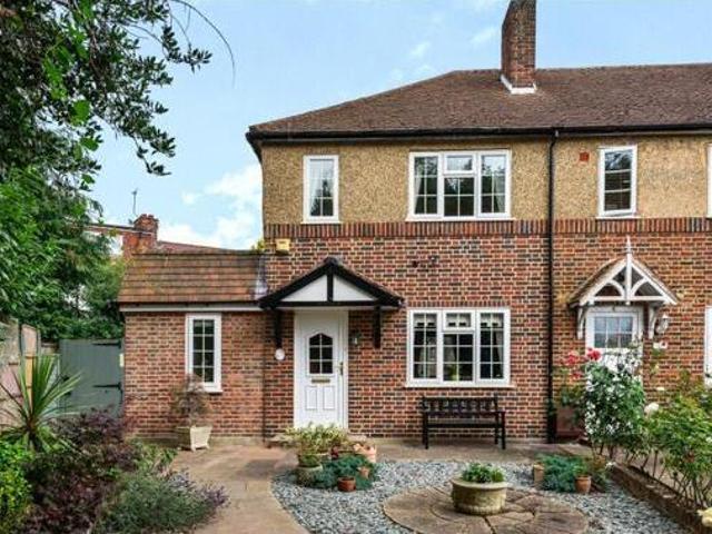 House for sale in Little Stanmore, Greater London