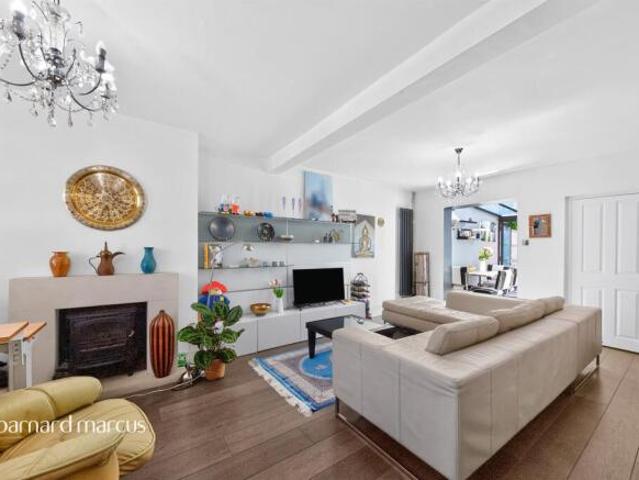 Cottage for sale in Friern Barnet, Greater London