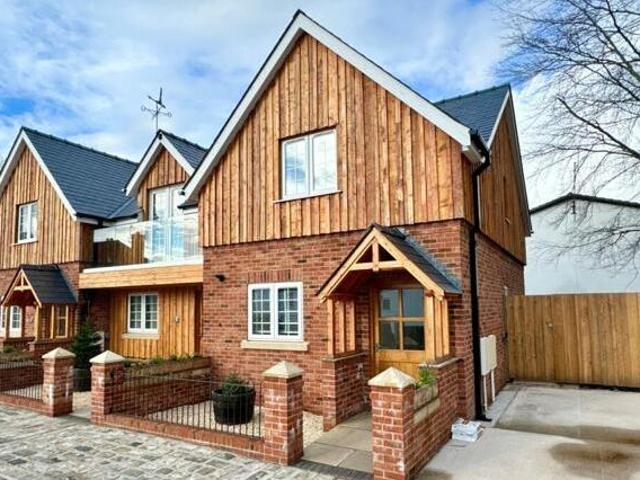 House for sale in Llanbadoc, Wales