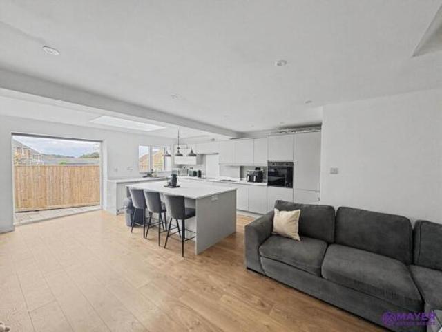Cottage for sale in Mount Wise