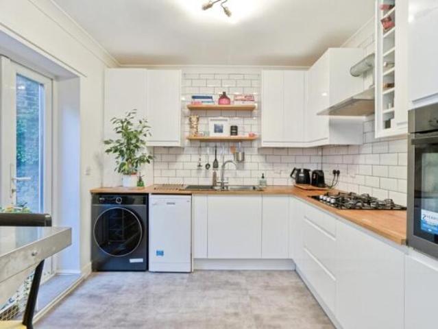 Cottage for sale in Cat Hill, England