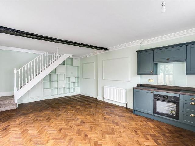 House for rent in Oxted, Hillview