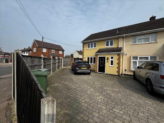House for rent in Elm Park, Greater London