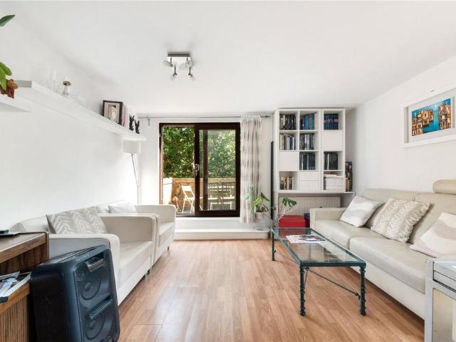 House for rent in St. George in the East, Greater London