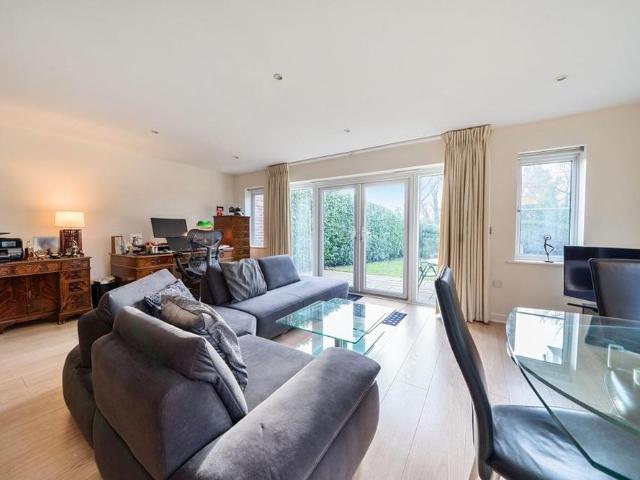 House for rent in Swallow, Buckinghamshire