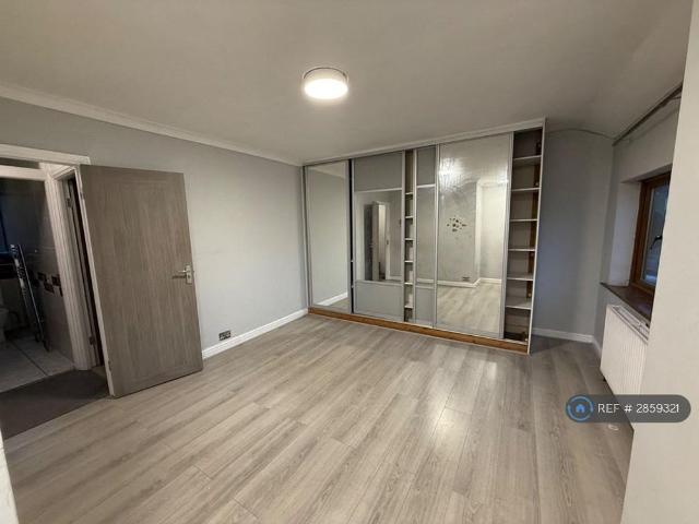 House for rent in Navestock Side, Essex