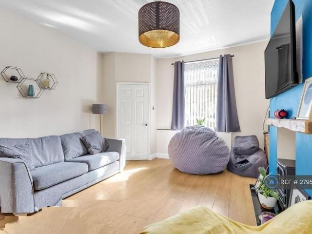 House for rent in Hathershaw, Pendock