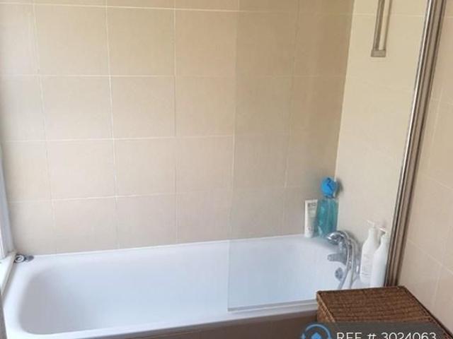 House for rent in Bowes Park, Greater London