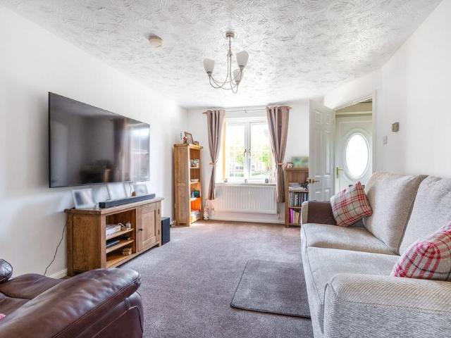 House for rent in Peak Dale, Charlesworth