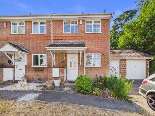 House for rent in Heol-las, Surrey