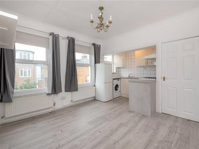 House for rent in Summerstown, Greater London
