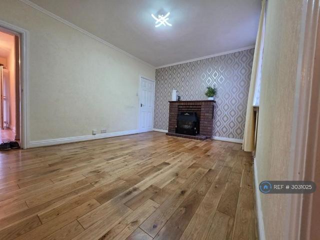 House for rent in Fallings Park, Park Village