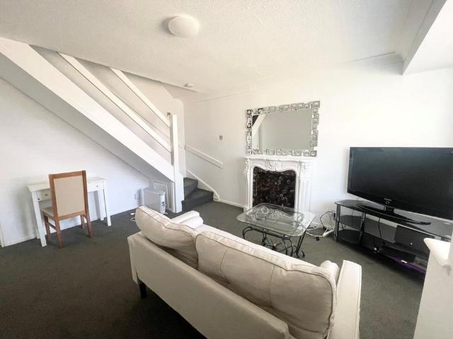 House for rent in Woodloes Park, Green Close