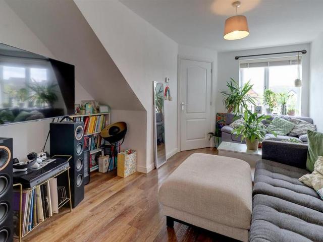 House for rent in Whitnash, Green Close