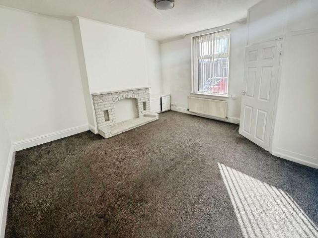 House for rent in Lower Place, Burnedge