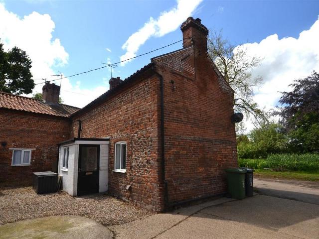 House for rent in Antingham, Comers
