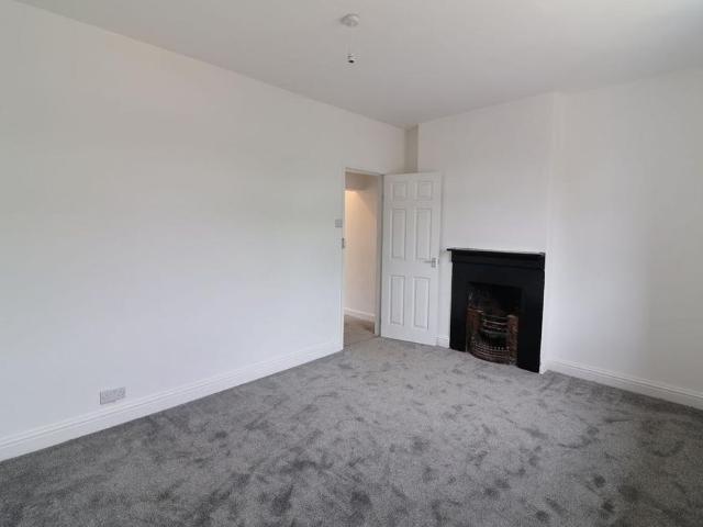 House for rent in Little Padfield, Charlesworth