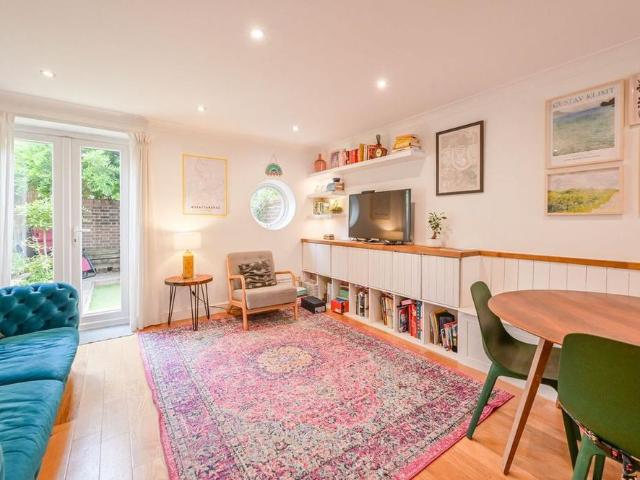 House for rent in Poplar Grove, Greater London
