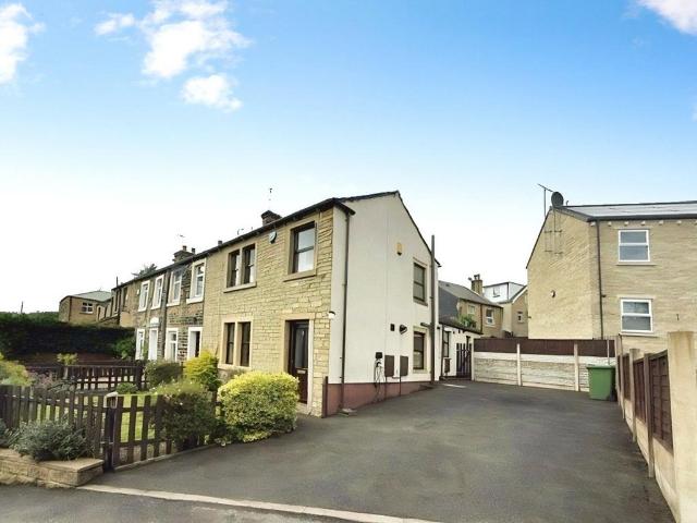 House for rent in Hillhouse, Almondbury