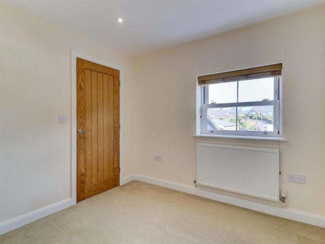 House for rent in Green Close, Warwickshire