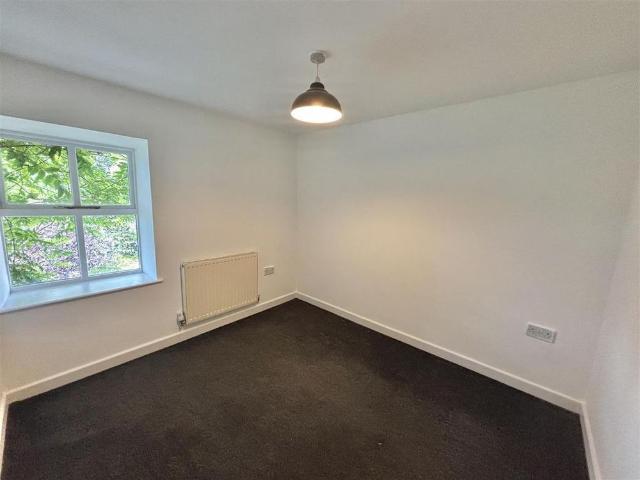 House for rent in Charlesworth