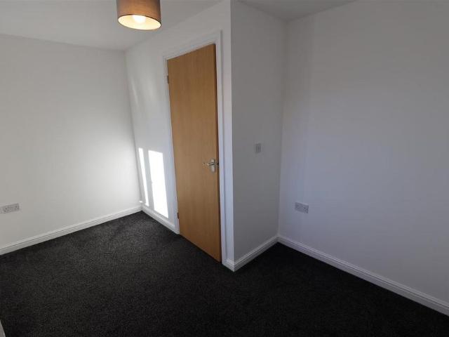 House for rent in Bryncae, Wales