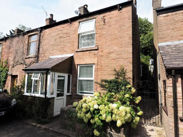 House for rent in Buxworth, Charlesworth