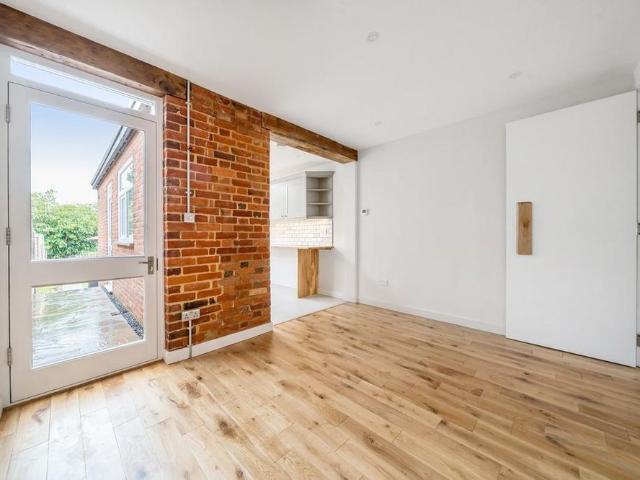 House for rent in Fole, Surrey