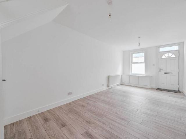 House for rent in London Borough of Croydon, Cat Hill