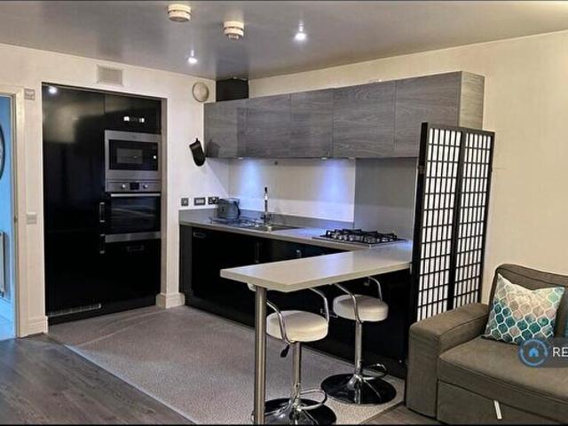 Apartment for rent in Oatlands, Scotland