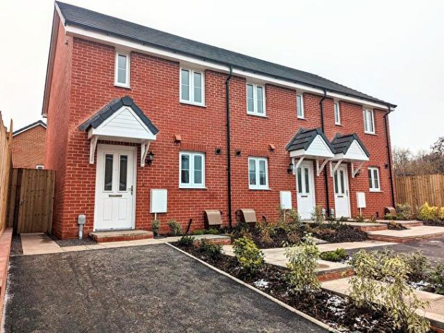 Apartment for rent in Bryncae, Wales