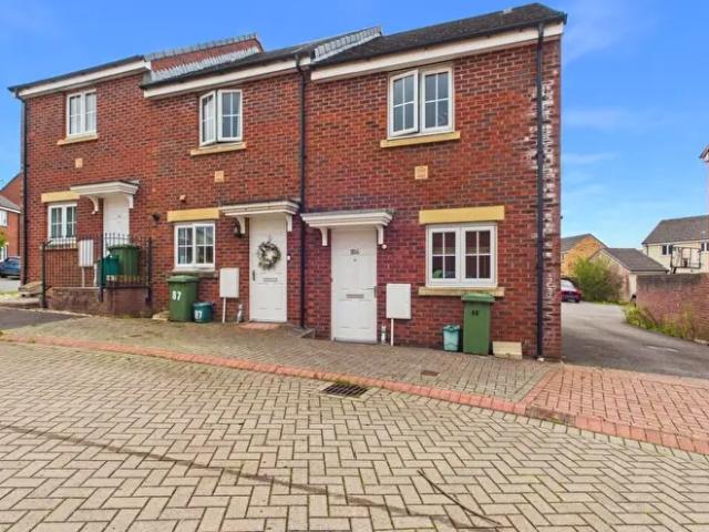 Apartment for rent in Bryncae, Wales