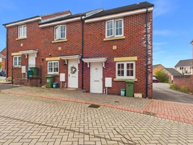 Apartment for rent in Bryncae, Wales
