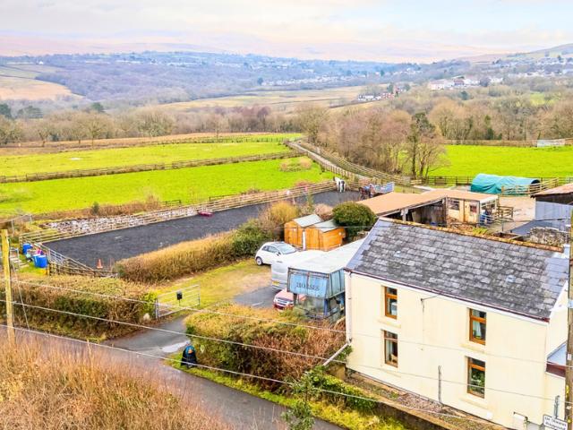 House for sale in Cwmamman, Garnant