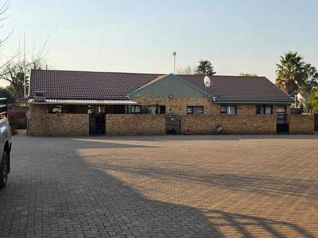 Townhouse for sale in Oranjeville, Free State