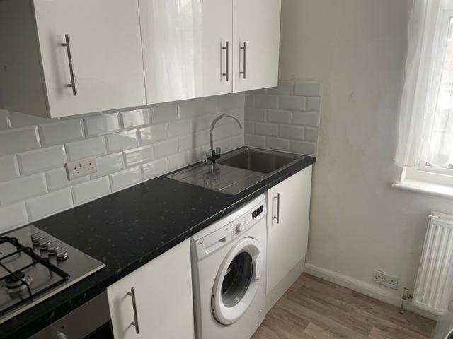 Apartment for rent in Furzedown, Greater London