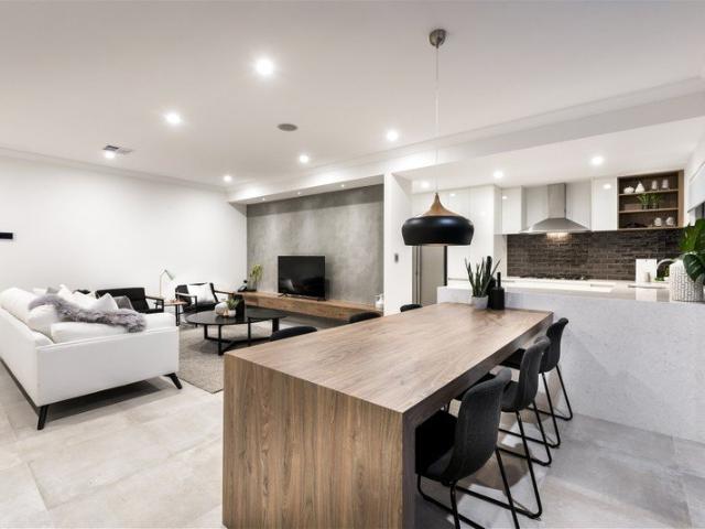 Cottage for sale in Eglinton, Western Australia
