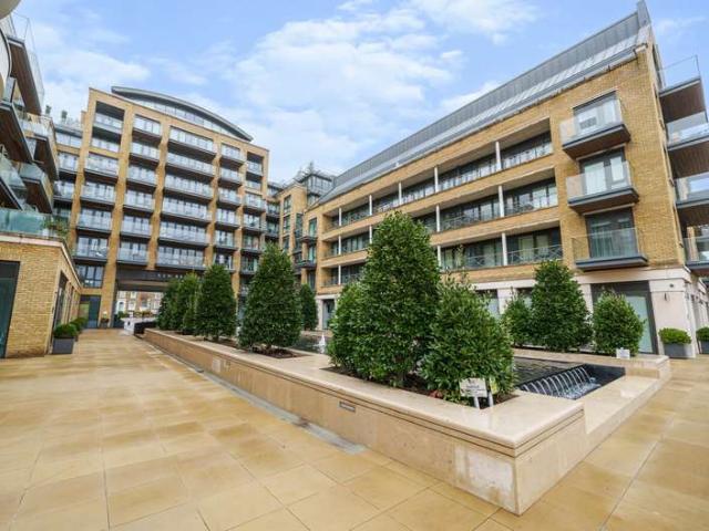 Flat for sale in London Borough of Hounslow, Strand