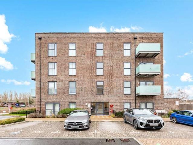Flat for sale in West Thurrock, Essex
