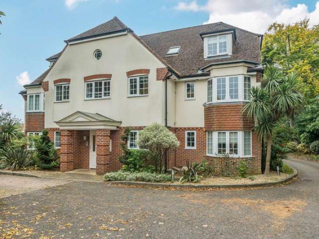 Flat for sale in Wrecclesham, Fole
