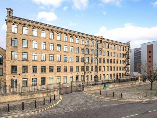 Flat for sale in Baildon, Bradford