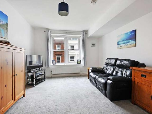 Flat for sale in Rose Hill, Pachesham Park