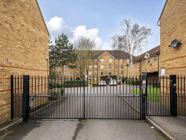 Flat for sale in Epping, Essex