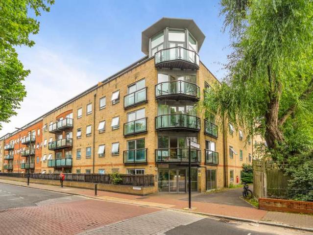 Flat for sale in Rotherhithe, Greater London