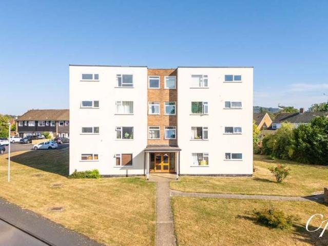 Flat for sale in Golden Valley, Gloucestershire