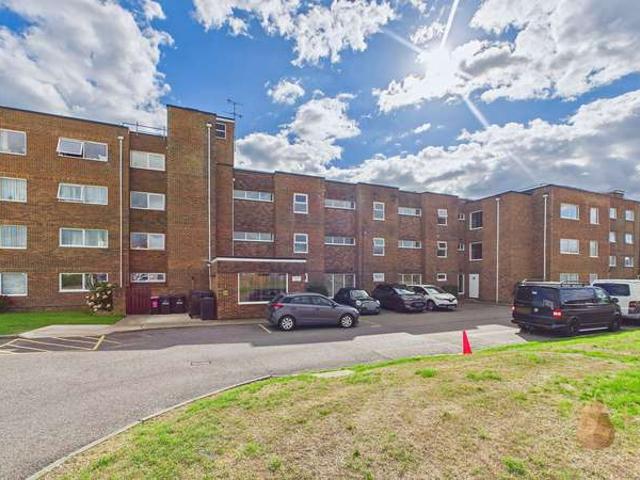 Flat for sale in Lancing, Adur