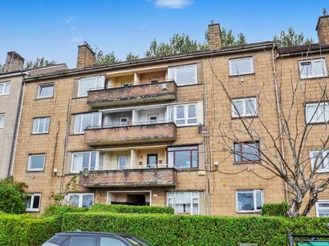 Flat for sale in Orchard Park, Giffnock
